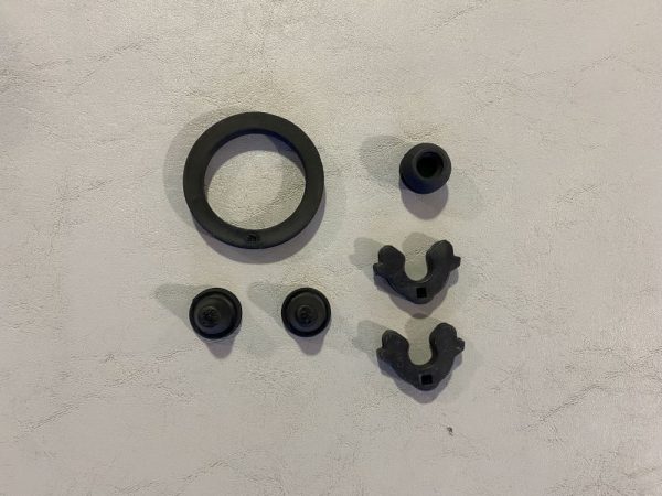 Engine cover mounting kit